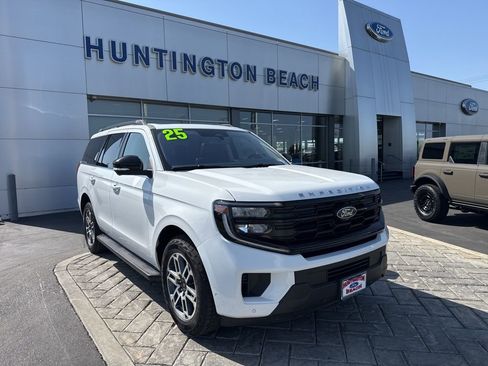 Used 2025 Ford Expedition Active AWD/4WD image 1