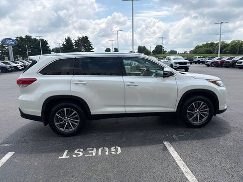 Used 2019 Toyota Highlander XLE AWD/4WD image 6