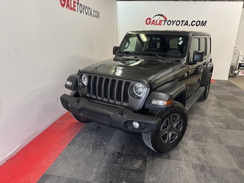 Used 2018 Jeep Wrangler Unlimited Sport S image 2