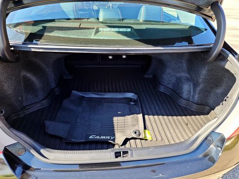 Used 2017 Toyota Camry SE image 11