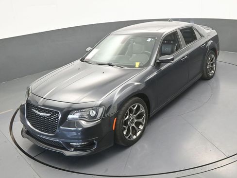Used 2018 Chrysler 300 S w/ 300S Premium Group RWD image 47