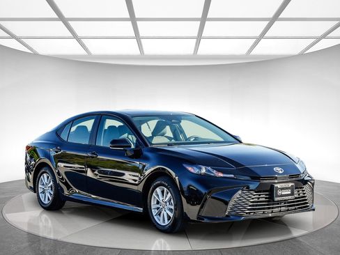 Used 2026 Toyota Camry LE w/ Convenience Package FWD image 5