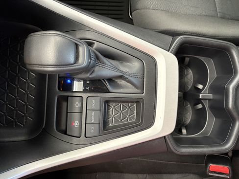 Used 2025 Toyota RAV4 XLE FWD image 19