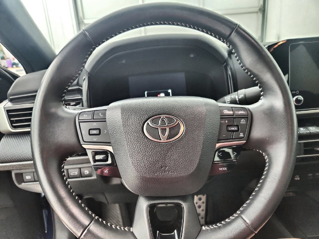 Used 2025 Toyota Camry SE FWD image 24