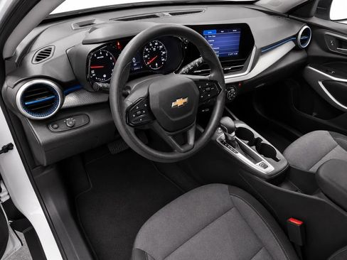 Used 2025 Chevrolet Trax LS FWD image 10