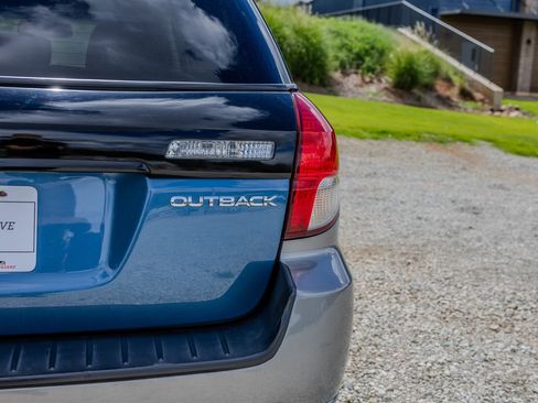 Used 2009 Subaru Outback 2.5i Limited w/ Popular Equipment Group 1C AWD/4WD image 11