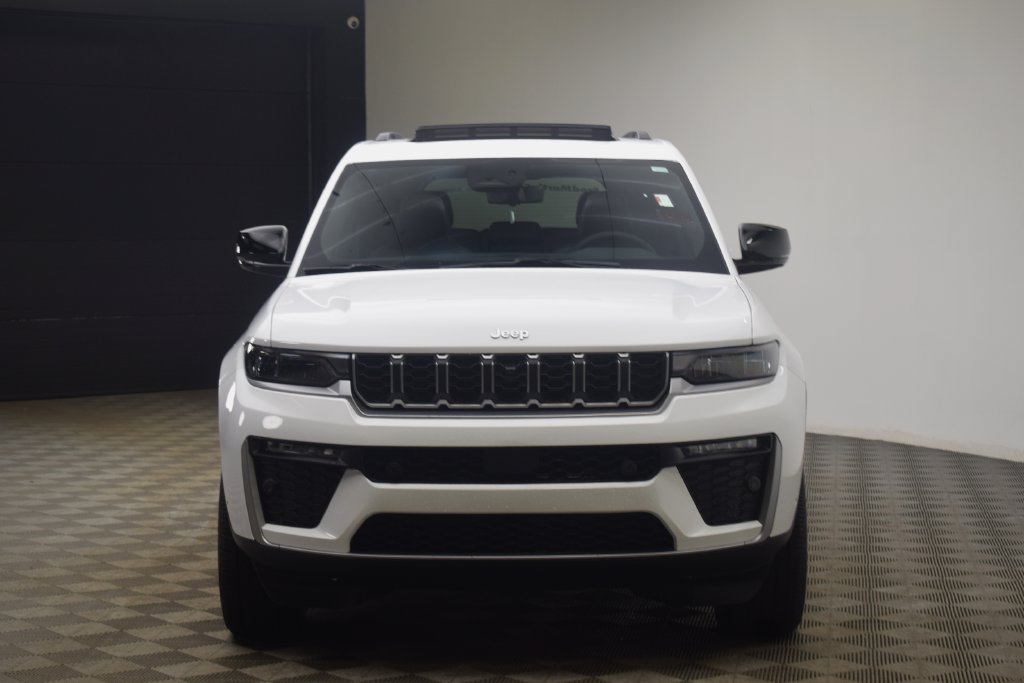 New 2026 Jeep Grand Cherokee Limited AWD/4WD image 2