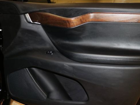 Used 2020 Tesla Model X image 71