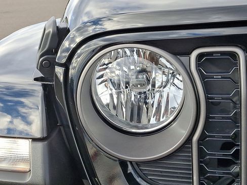 Certified 2024 Jeep Gladiator Sport image 9