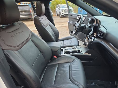 Used 2022 Ford Explorer Platinum w/ Equipment Group 601A image 10