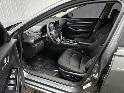 Used 2022 Nissan Altima 2.5 SV w/ SV Premium Package image 15