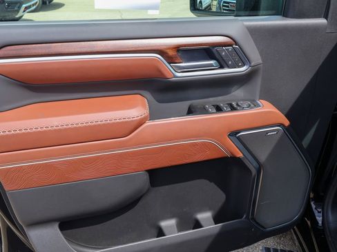 New 2026 GMC Sierra 3500 Denali Ultimate AWD/4WD image 9