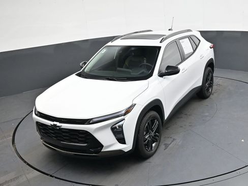 Used 2025 Chevrolet Trax ACTIV w/ Sunroof Package image 30