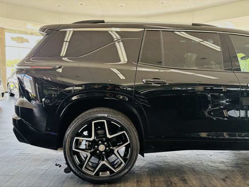 Used 2026 Chevrolet Traverse High Country FWD image 5