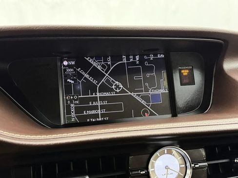 Used 2018 Lexus ES 300h w/ Luxury Package FWD image 20