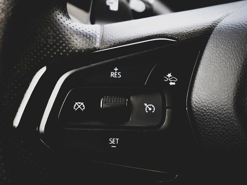 Used 2023 Chevrolet Bolt EUV LT FWD image 10