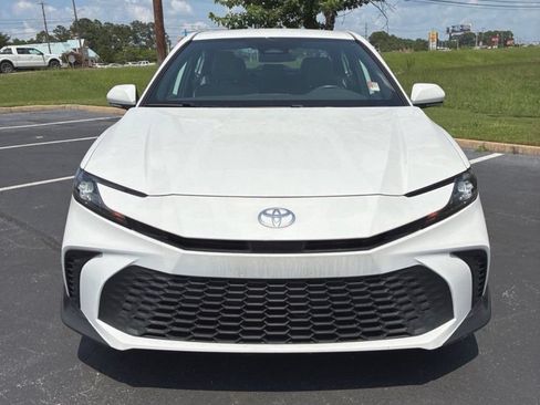 Used 2025 Toyota Camry SE FWD image 10