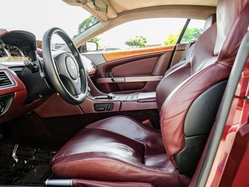 Used 2005 Aston Martin DB9 Coupe RWD image 3