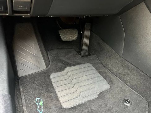 Used 2021 Toyota RAV4 XLE w/ Convenience Package FWD image 40