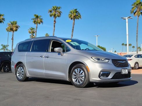 Used 2021 Chrysler Pacifica Touring-L FWD image 39