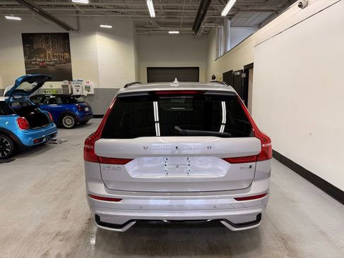 Used 2025 Volvo XC60 B5 Plus image 4