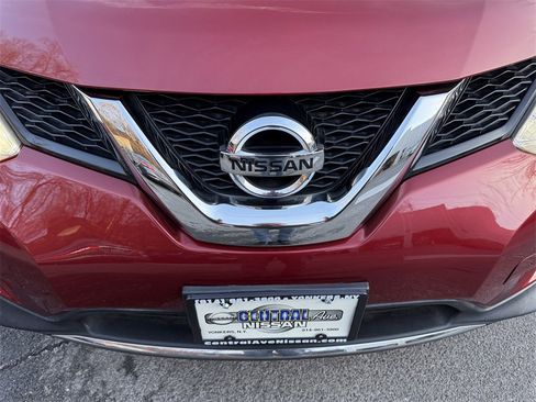 Used 2015 Nissan Rogue S image 30