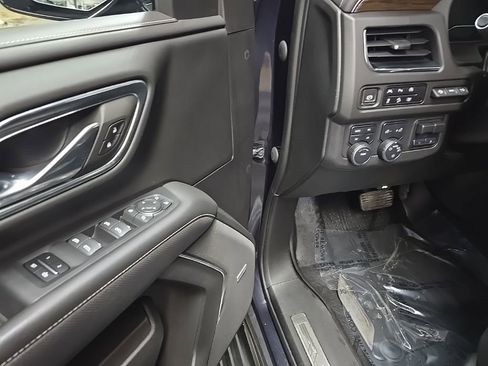 Used 2023 Chevrolet Tahoe Premier w/ Premium Package image 29