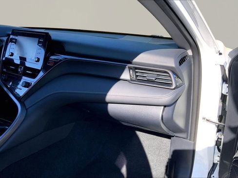 Used 2023 Toyota Camry SE image 18