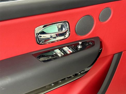 Used 2024 Rolls-Royce Cullinan image 15