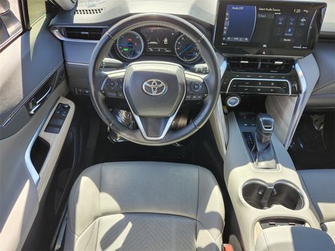 Used 2021 Toyota Venza Limited image 5