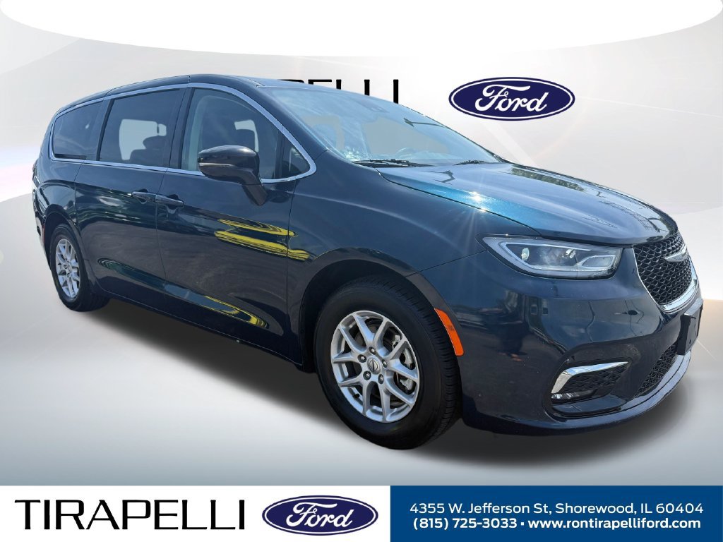 Used 2024 Chrysler Pacifica Touring-L FWD image 5