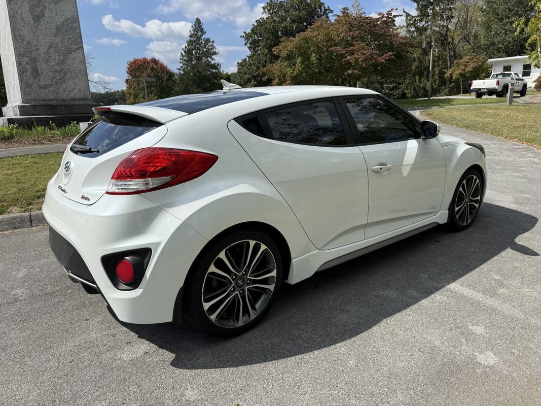 Used 2016 Hyundai Veloster Turbo FWD image 9