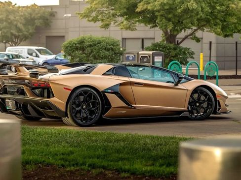 Used 2021 Lamborghini Aventador SVJ AWD/4WD image 5