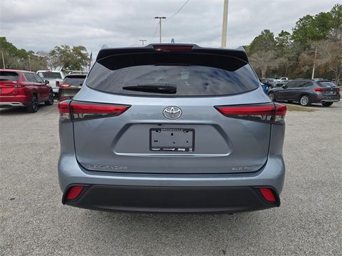 Used 2021 Toyota Highlander XLE image 5