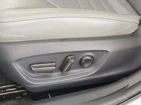 Used 2019 Toyota Avalon XSE image 26