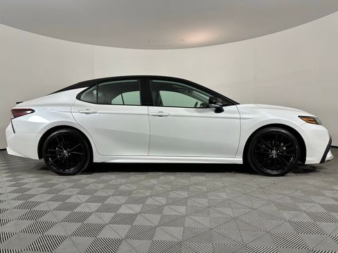 Used 2022 Toyota Camry XSE image 28