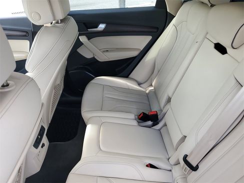 Used 2024 Audi Q5 2.0T Premium w/ Convenience Package image 27