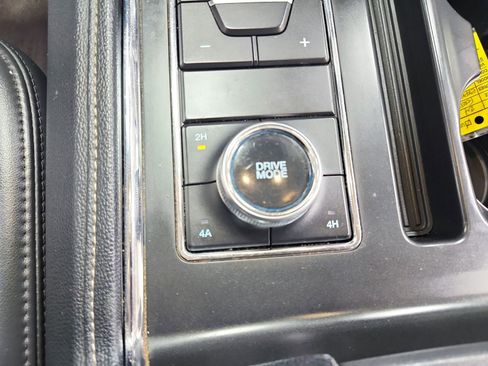 Used 2024 Ford Expedition XLT image 28