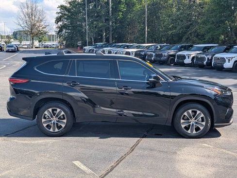 Used 2022 Toyota Highlander XLE FWD image 8