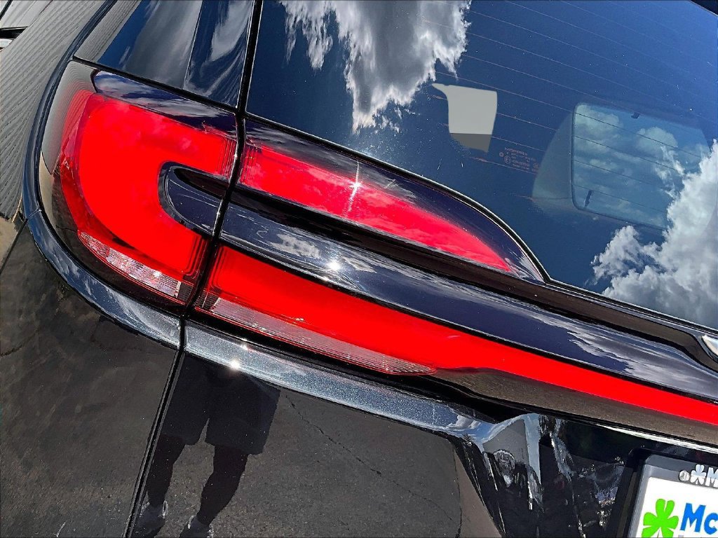 Used 2021 Chrysler Pacifica Touring-L w/ Uconnect Theater Family Group FWD image 26