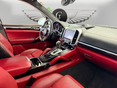 Used 2018 Porsche Cayenne Platinum Edition w/ Premium Package image 27