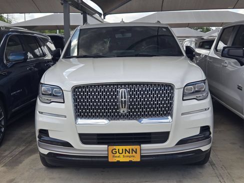 Used 2022 Lincoln Navigator L Reserve RWD image 2