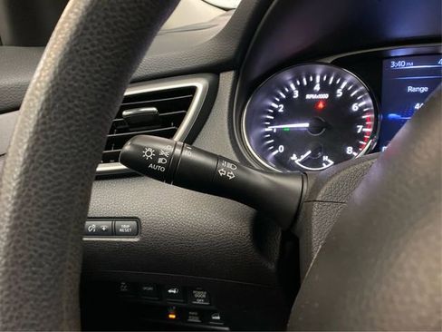 Used 2014 Nissan Rogue SV w/ SV Premium Package image 23