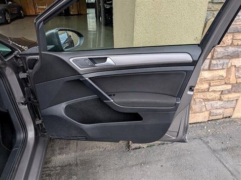 Used 2015 Volkswagen e-Golf Limited Edition image 28