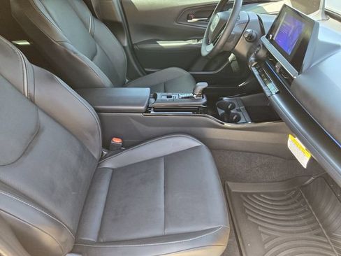 Used 2025 Toyota Prius FWD image 13