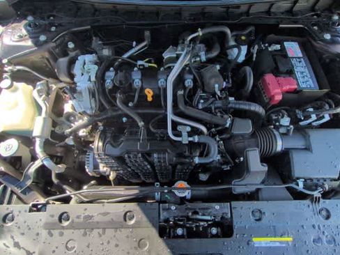 Used 2024 Nissan Altima 2.5 SV image 15