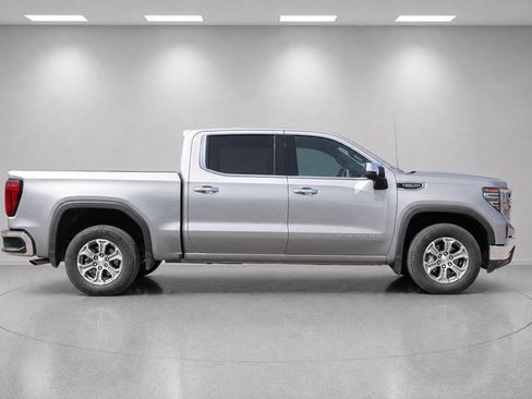 Used 2025 GMC Sierra 1500 SLT RWD image 2