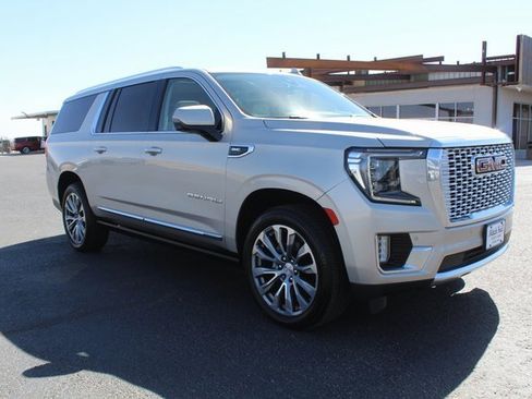 Used 2021 GMC Yukon XL Denali w/ Denali Premium Package image 1