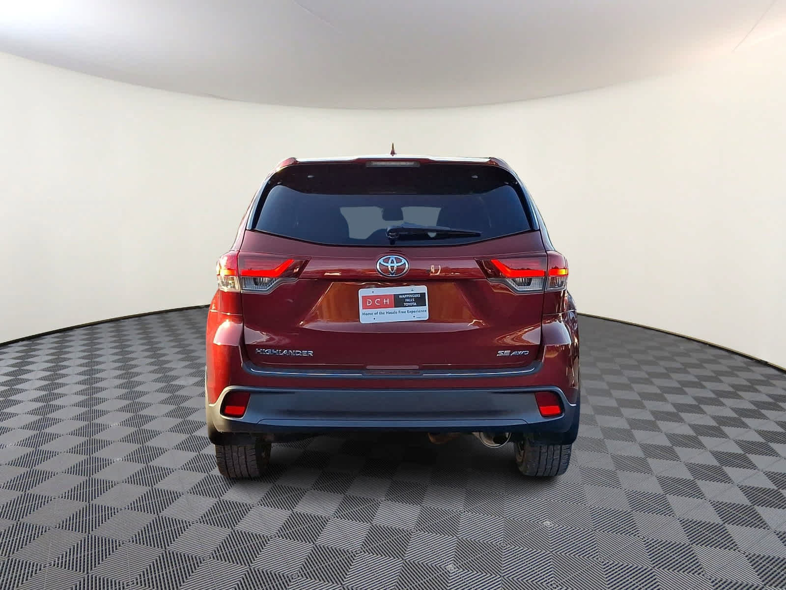 Used 2019 Toyota Highlander SE AWD/4WD image 6