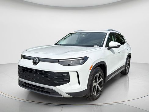 New 2026 Volkswagen Tiguan SE FWD image 1